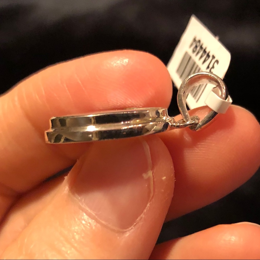 Dainty feminine mother of pearl set in .925 sterling silver pendant - Picture 8 of 8